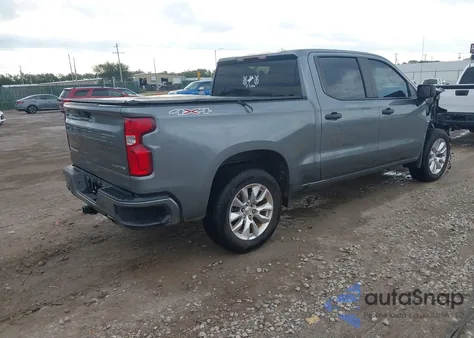 2020 Chevrolet Silverado 1500 4Wd Short Bed Custom z USA, uszkodzony, nr VIN 1GCUYBEF5LZ143559
